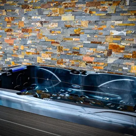 Et Espace Bien-etre Piscine, Sauna, Jacuzzi *