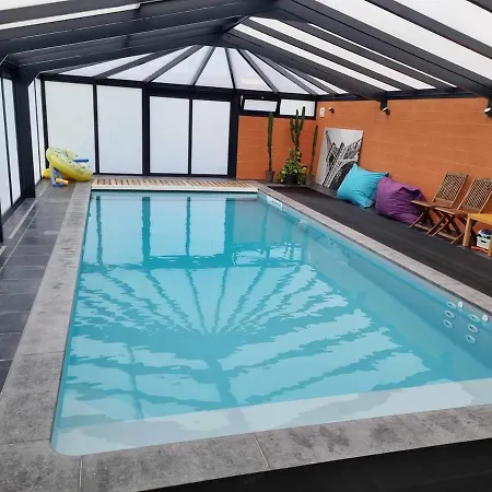 Et Espace Bien-etre Piscine, Sauna, Jacuzzi Feriehus *
