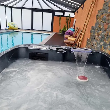 Et Espace Bien-etre Piscine, Sauna, Jacuzzi