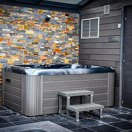 Holiday home Et Espace Bien-etre Piscine, Sauna, Jacuzzi Beaurepaire-sur-Sambre