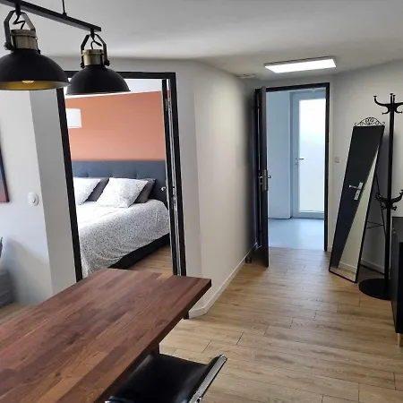 Et Espace Bien-etre Piscine, Sauna, Jacuzzi Feriehus